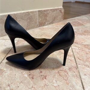 BCBGGeneration Elegant Black Pumps size 9.5 M